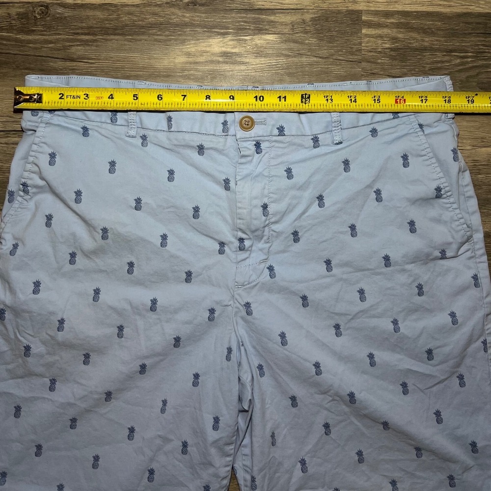 IZOD Pineapple Print Chino Shorts Men's 36W Light Blue Preppy Golf Casual - Picture 4 of 8